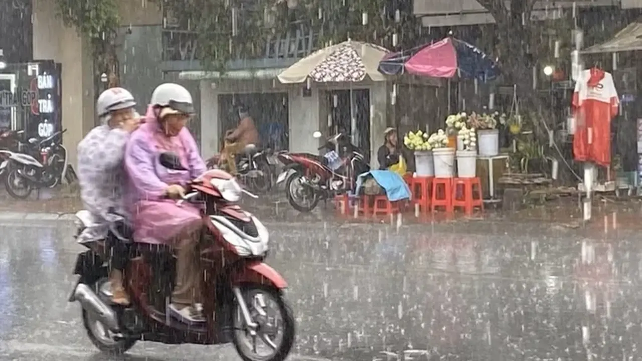 شمال فيتنام تتأهب لموجة أمطار غزيرة وانخفاض في درجات الحرارة منتصف أبريل